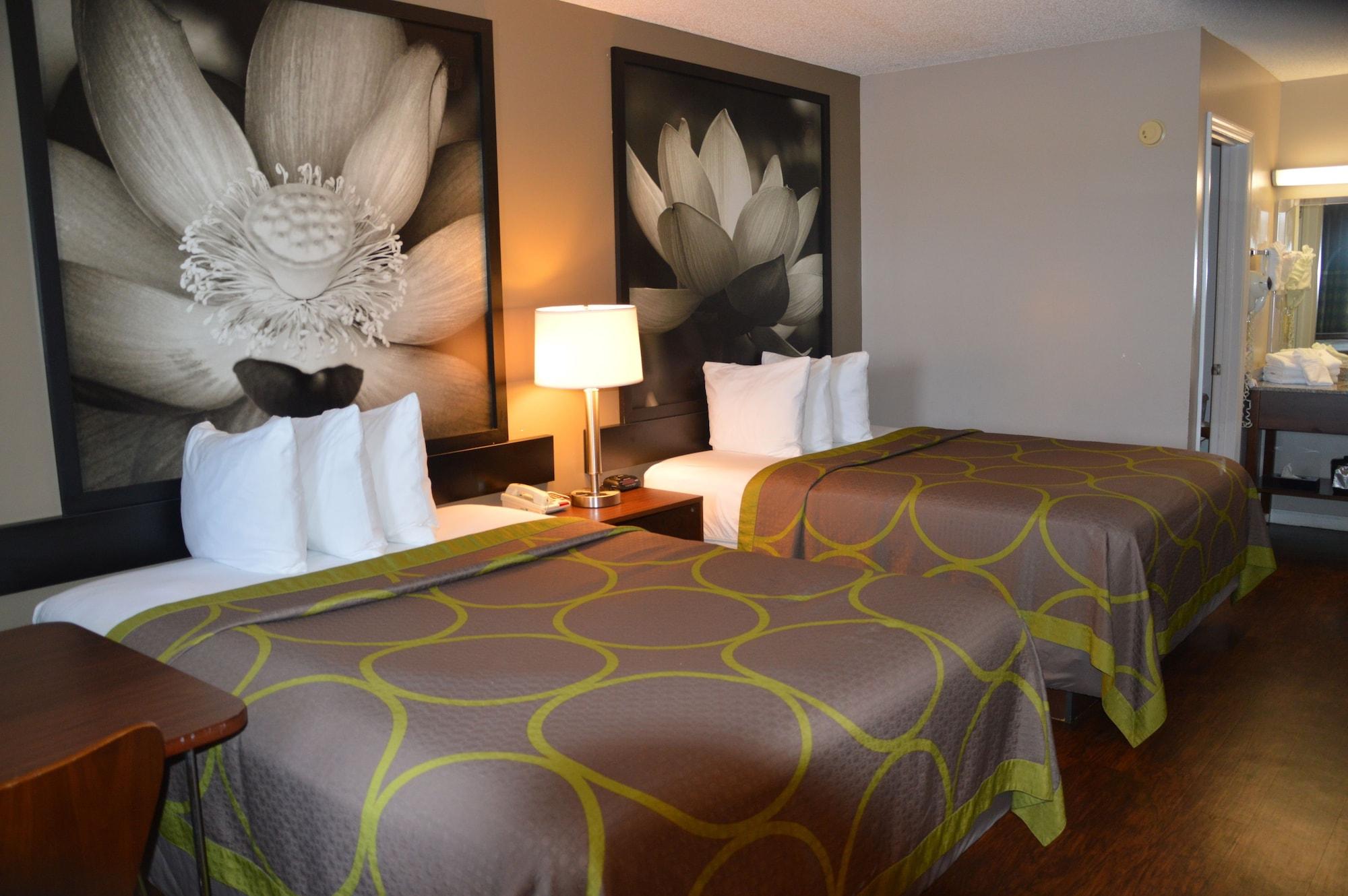 Super 8 By Wyndham Madison Hotel Екстериор снимка