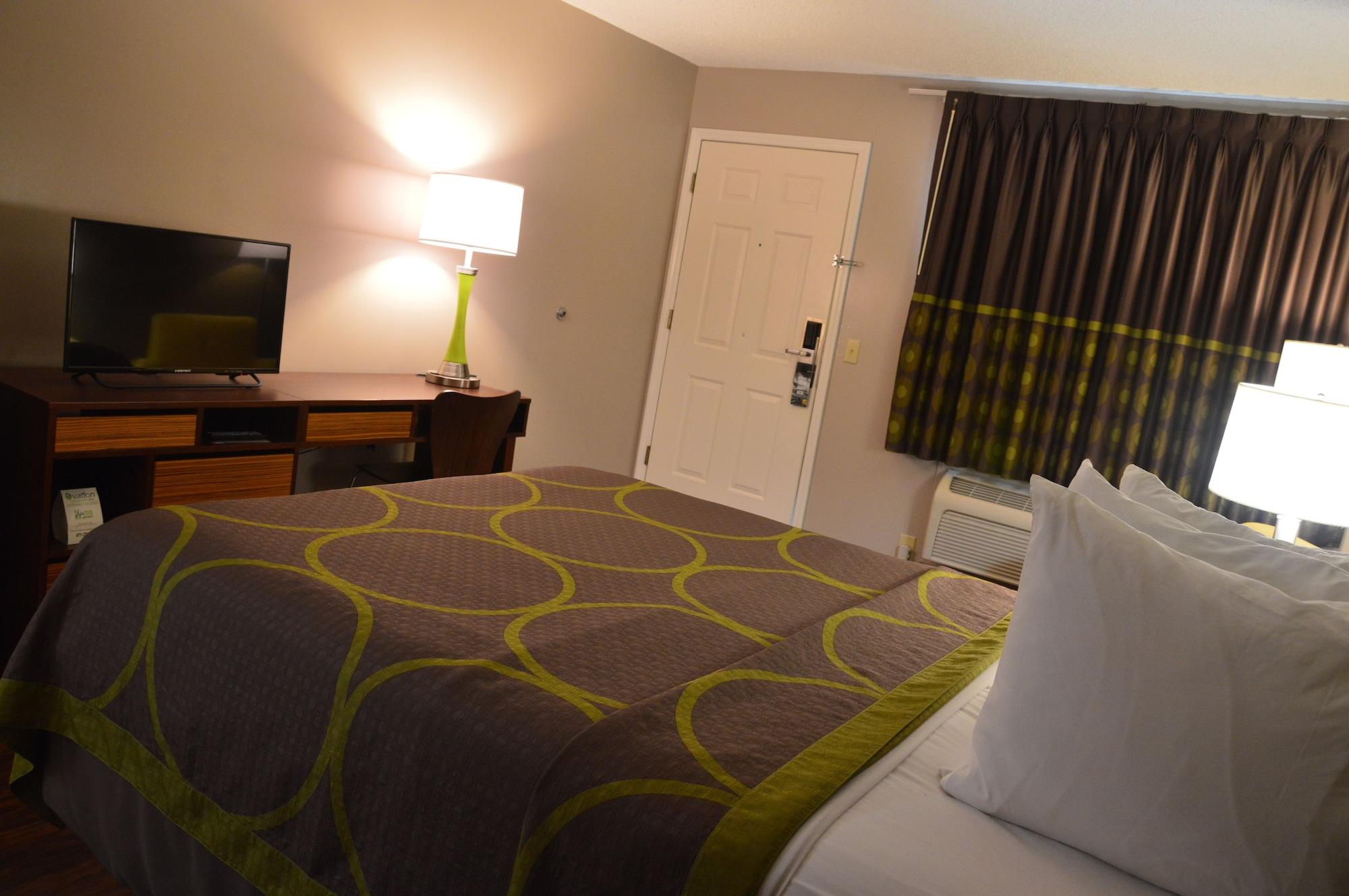Super 8 By Wyndham Madison Hotel Екстериор снимка