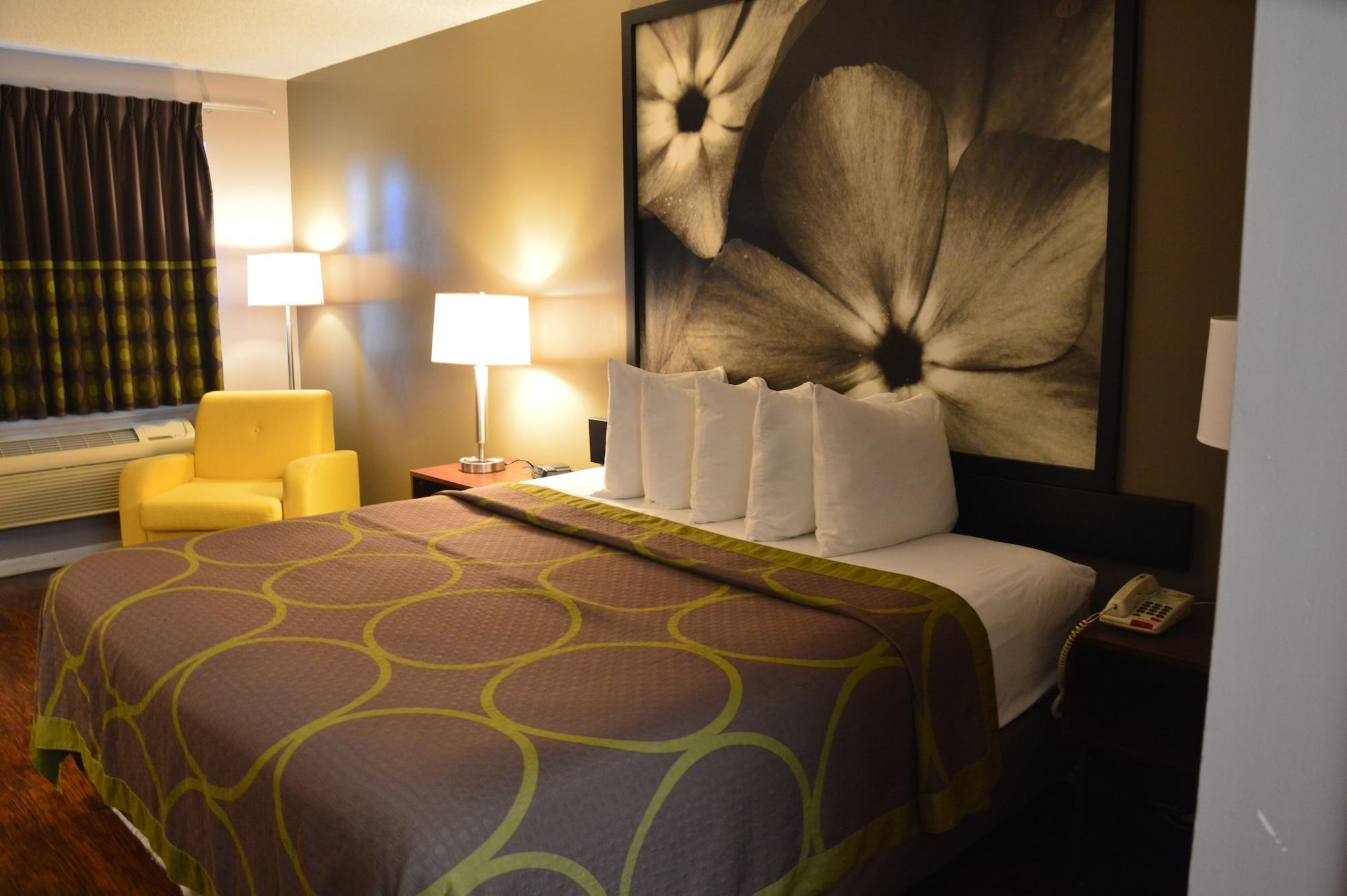 Super 8 By Wyndham Madison Hotel Екстериор снимка