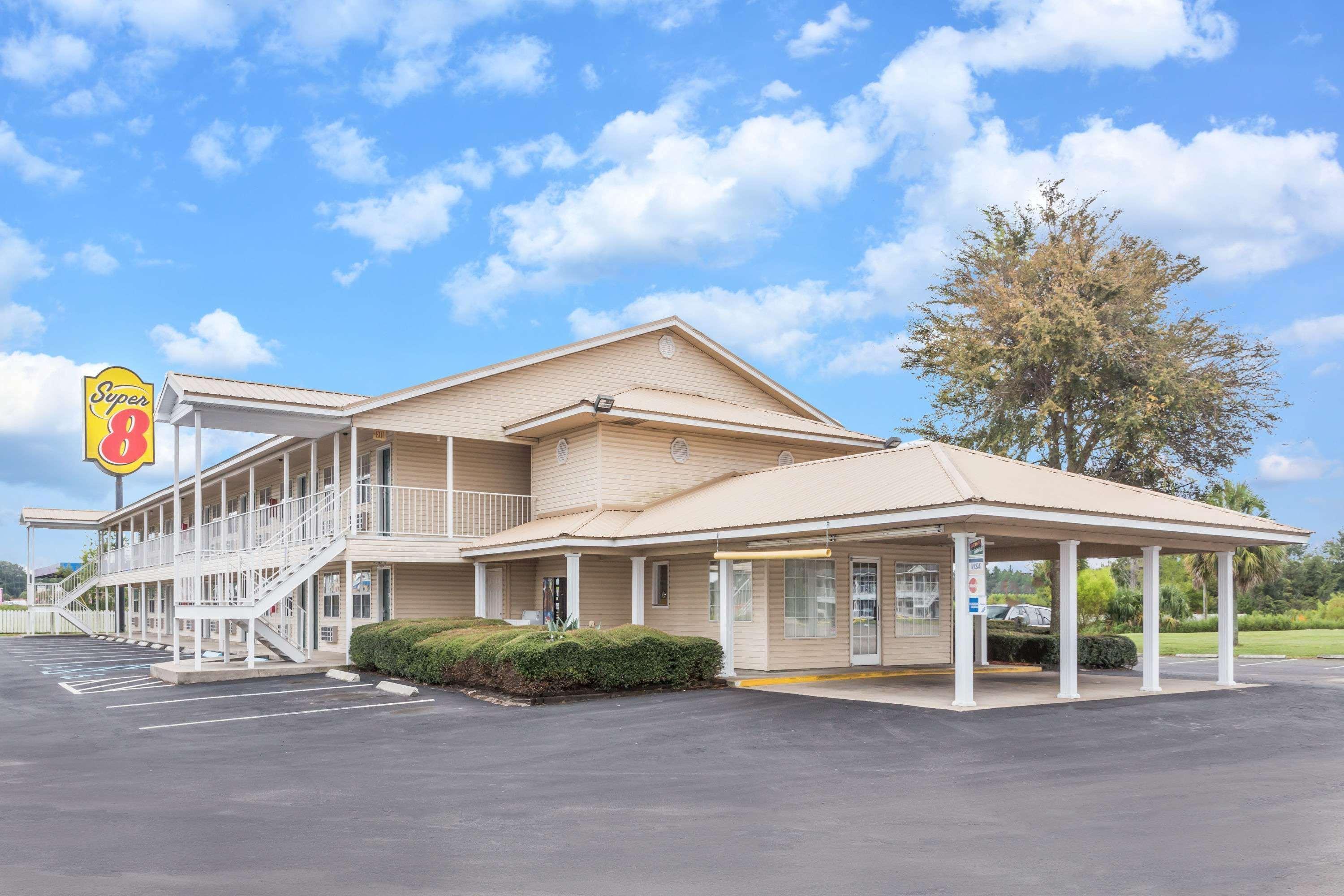 Super 8 By Wyndham Madison Hotel Екстериор снимка