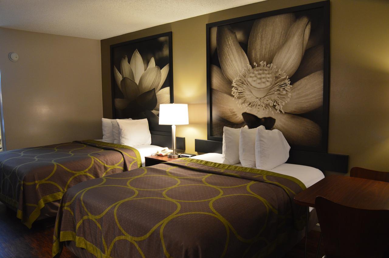 Super 8 By Wyndham Madison Hotel Екстериор снимка