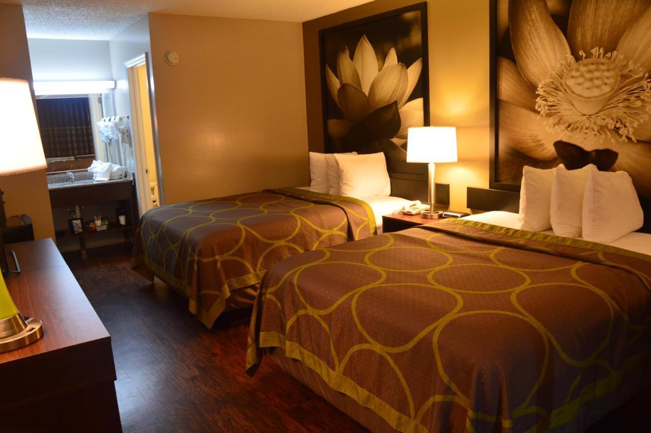 Super 8 By Wyndham Madison Hotel Екстериор снимка